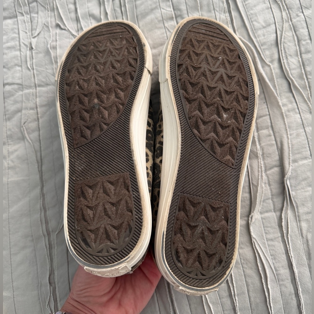 Very G Animal Print Sneakers with Gold Glitter Star
9.5 - Picture 5 of 6
